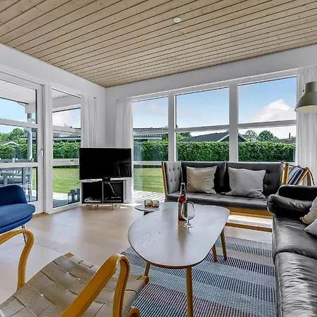 Beautiful Home In Aabenraa With Sauna *